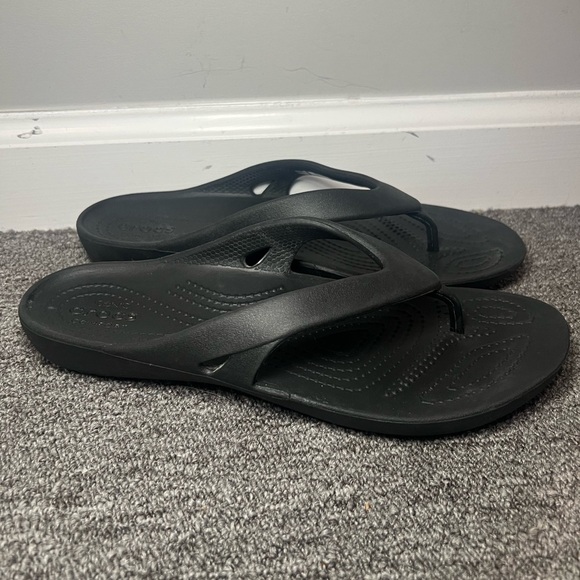 Crocs Iconic Comfort Flip Thong Black Sandals Women's Size 9 - Picture 1 of 7